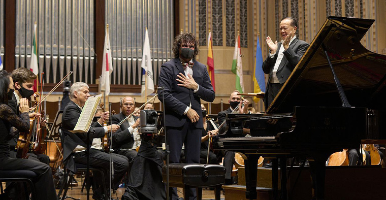 2021 Cleveland International Piano Competition winner Martin Garcia Garcia acknowledges applause Saturday night following his performance of Rachmaninoff's Piano Concerto No. 3 with the Cleveland Orchestra and conductor Jahja Ling.